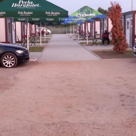 Glamtainer Court Curteni Exterior foto